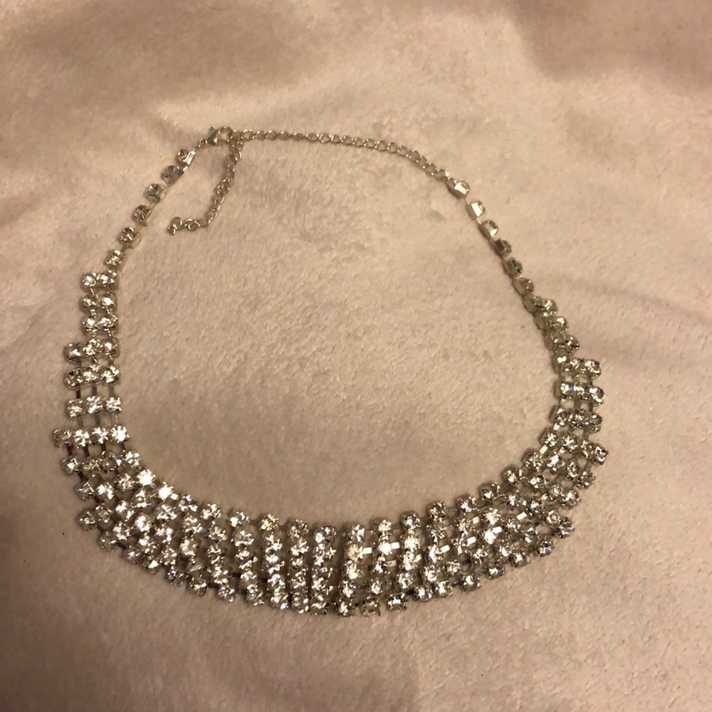 Windsor rhinestoned necklace✨